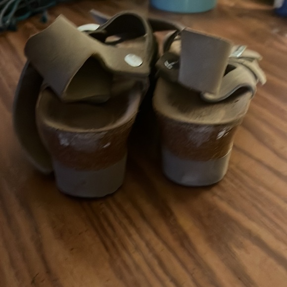 Suede tan platform sandals - Picture 3 of 3